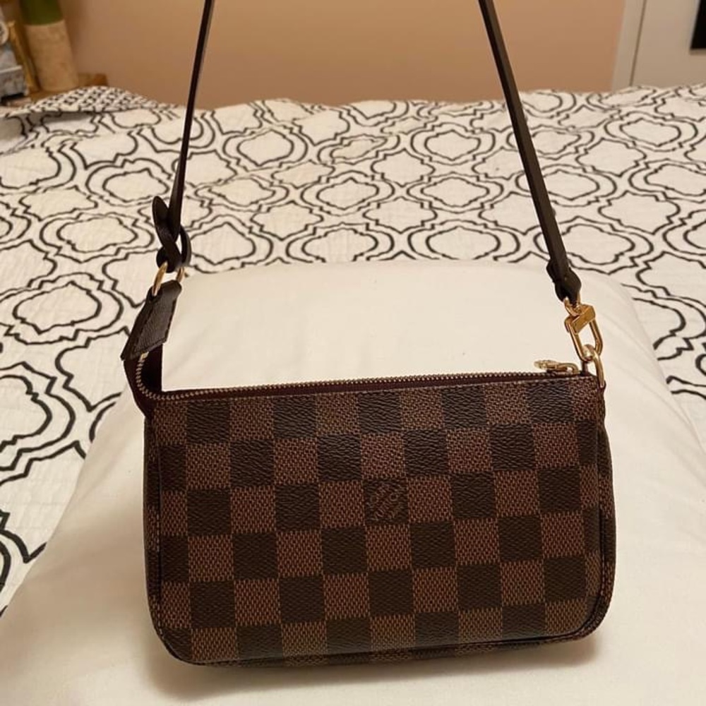 LV BUCKET POCHETTE